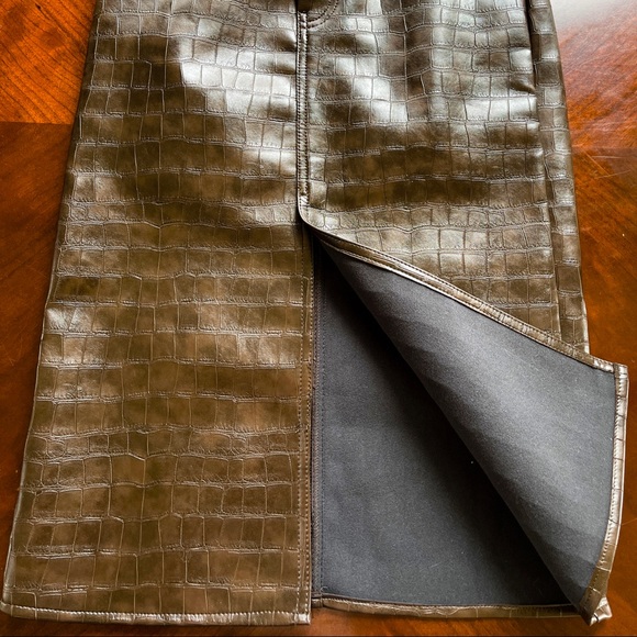 Faux Leather Skirt - Knee length Crocodile Pattern - Picture 4 of 5